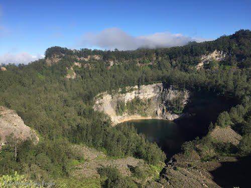 Hiking Kelimutu National Park at Sunrise // Kelimutu Crater Lake: Tiwu Ata Mbupu or Lake of Old People