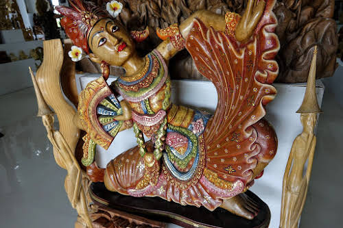 https://www.zewanderingfrogs.com/u/indonesia-crafts-beautifully-painted-wooden-dancer-statue/?g=s500-v1