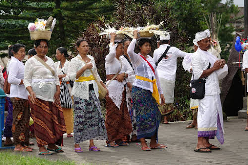 Pinterest. Indonesia Crafts. Colorful sarongs