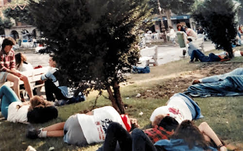 Travel Horror Stories: When Travel Goes Wrong // Sleeping on the park Pamplona Photo Travel Collecting