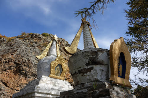 Tuvkhun Monastery: The Stunning Perched Tibetan Buddhist Temple of the Okhron Valley // Ancient Stupa at the Tuvkhun Monastery