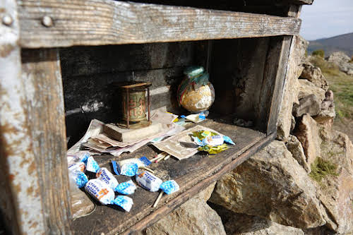 Tuvkhun Monastery: The Stunning Perched Tibetan Buddhist Temple of the Okhron Valley // Offerings at the Tuvkhun Monastery